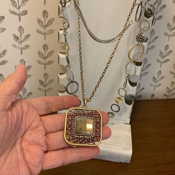 Lia Sophia jewelry bundle includes three necklaces - Picture 3 of 10